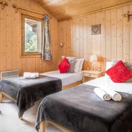 Himalaya , 10 Person With 5 Ensuite Bedrooms And Outdoor Jacuzzi In Centre Chalet *