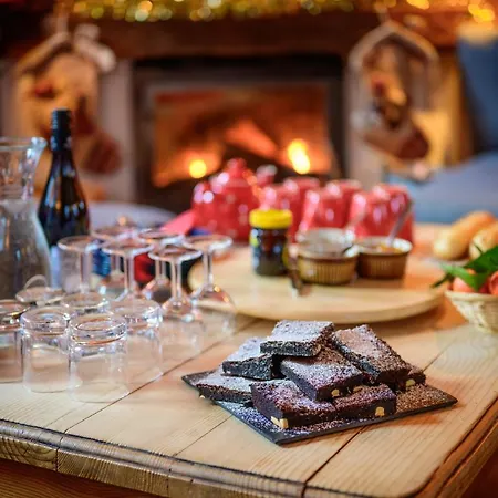 Himalaya , 10 Person With 5 Ensuite Bedrooms And Outdoor Jacuzzi In Centre Meribel