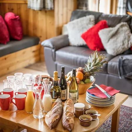 Chalet Himalaya , 10 Person With 5 Ensuite Bedrooms And Outdoor Jacuzzi In Centre